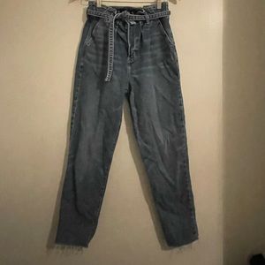 HOLLISTER mom jeans with belt